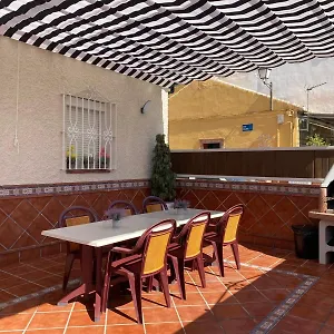 casa-encantadora-y-confortable-en-malaga.hotelsinnerja.org/